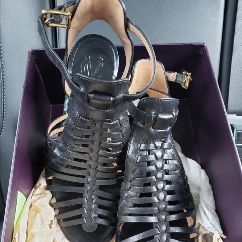 Designer Women’s Vince Camuto Black Sandals Size 7